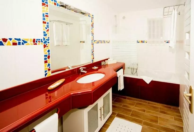 ガーデンビュースタンダードルーム, Les Chambres Du Restaurant Le Castellaras   Teritoria