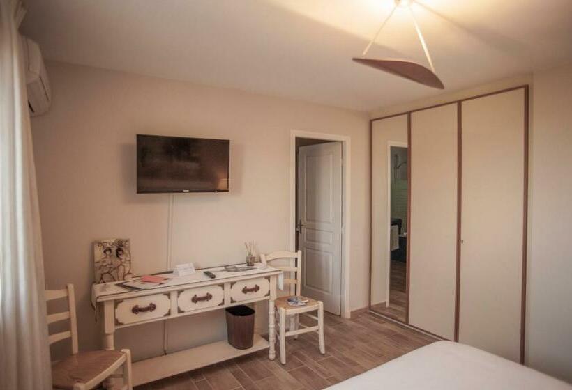 غرفة قياسية مطلّة علي الحديقة, Les Chambres Du Restaurant Le Castellaras   Teritoria