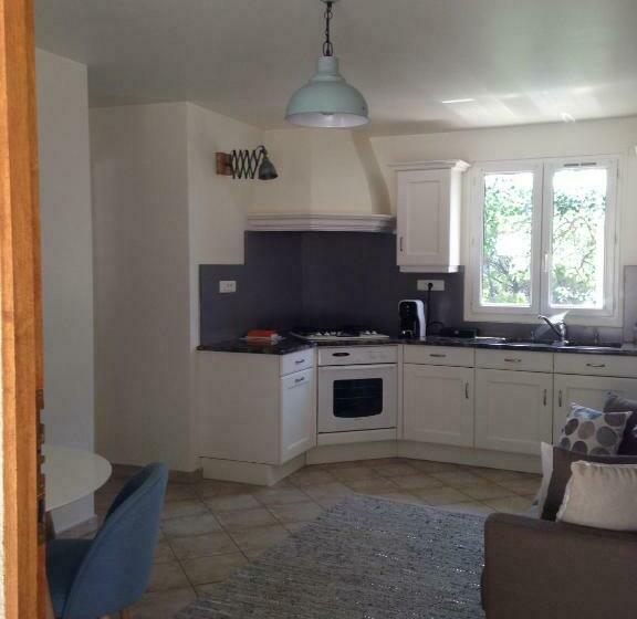 غرفة قياسية رباعية مطلة على الحديقة, Les Chambres Du Restaurant Le Castellaras   Teritoria