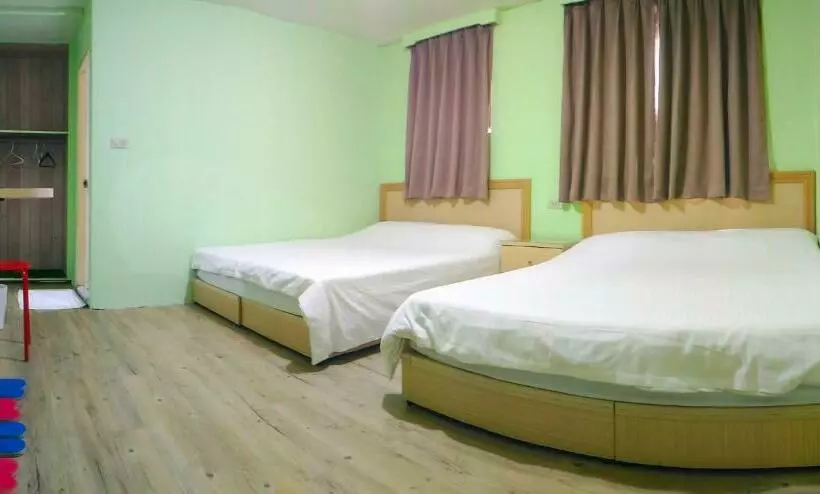 اتاق استاندارد چهار تخته, Chia Rong Hostel
