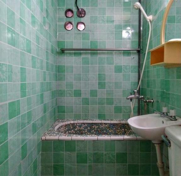 اتاق استاندارد یک نفره, Chia Rong Hostel