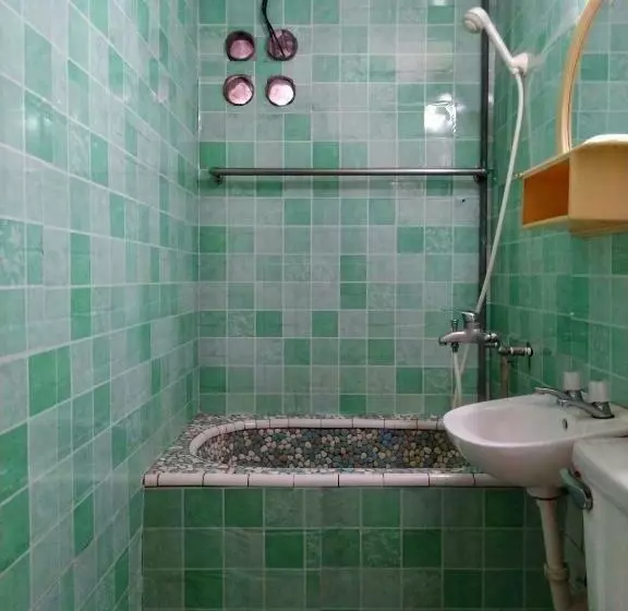 اتاق استاندارد یک نفره, Chia Rong Hostel