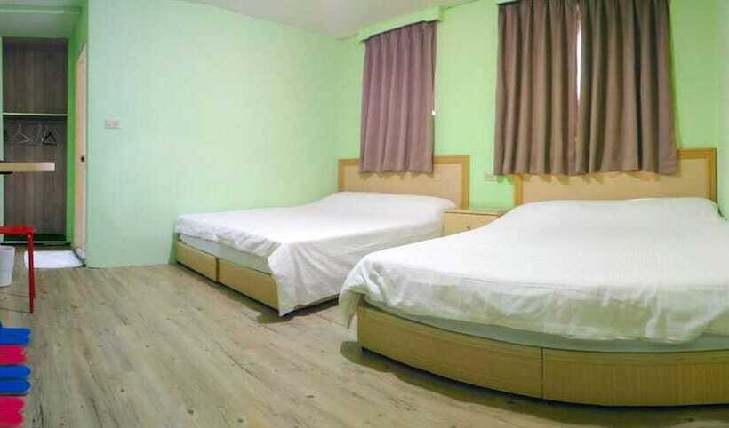 اتاق استاندارد چهار تخته, Chia Rong Hostel