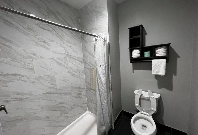 带大床的标准间, Baymont By Wyndham Bryan College Station