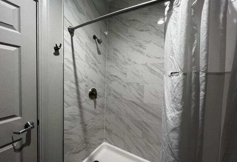 带大床的标准间, Baymont By Wyndham Bryan College Station