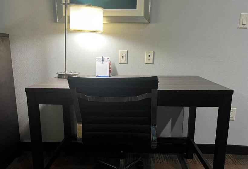 套房, Baymont By Wyndham Bryan College Station