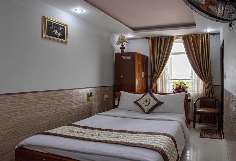 غرفة سوبيريور, Cong Thuong