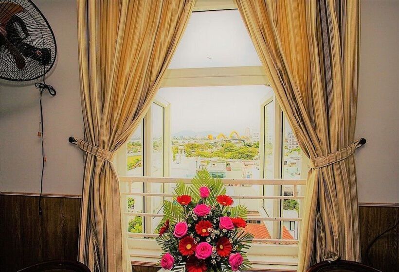 غرفة سوبيريور, Cong Thuong