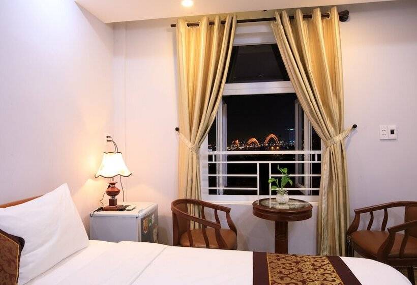 غرفة سوبيريور, Cong Thuong