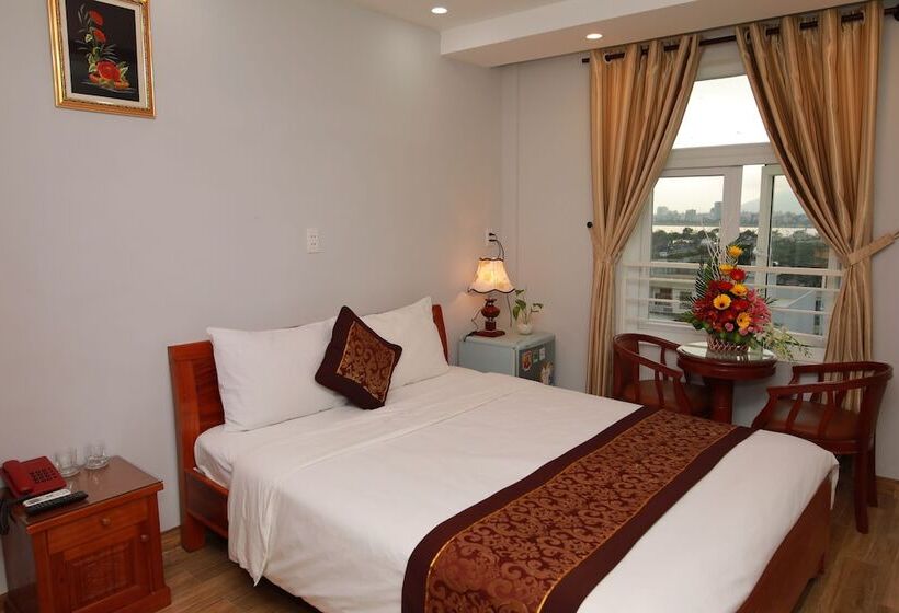 غرفة سوبيريور, Cong Thuong