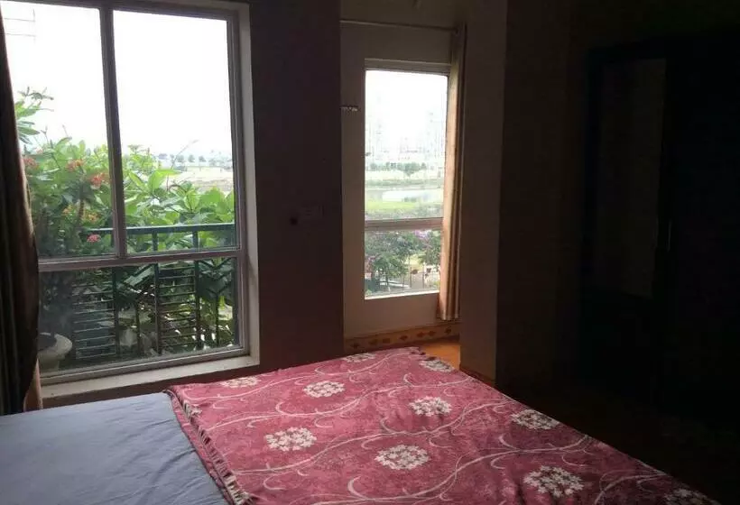 اتاق لوکس با بالکن, Hai Duong