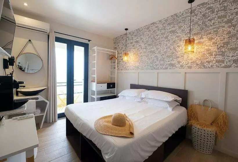 オーシャンビュースタンダードルームバルコニー付き, Hôtel De La Plage