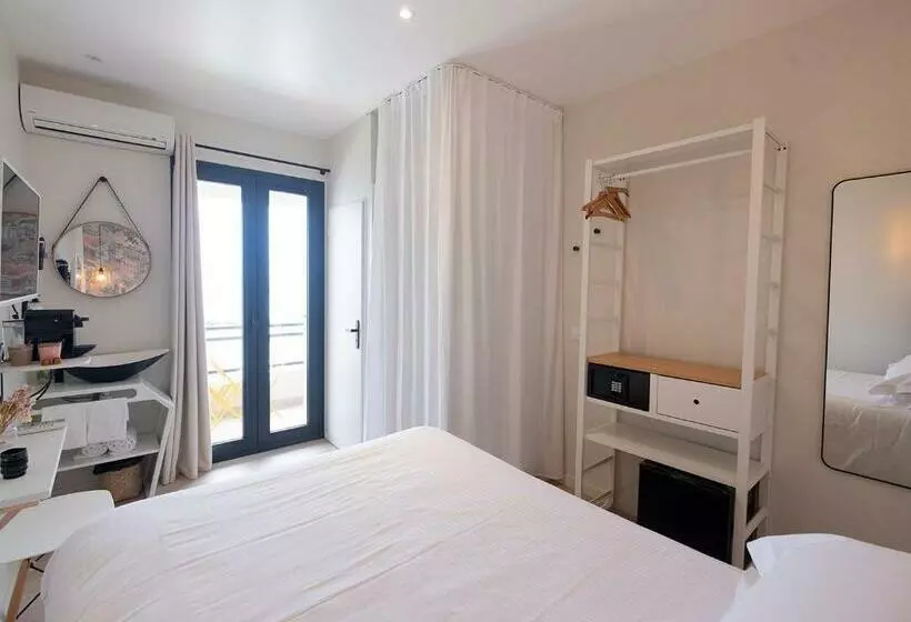 オーシャンビュースタンダードルームバルコニー付き, Hôtel De La Plage