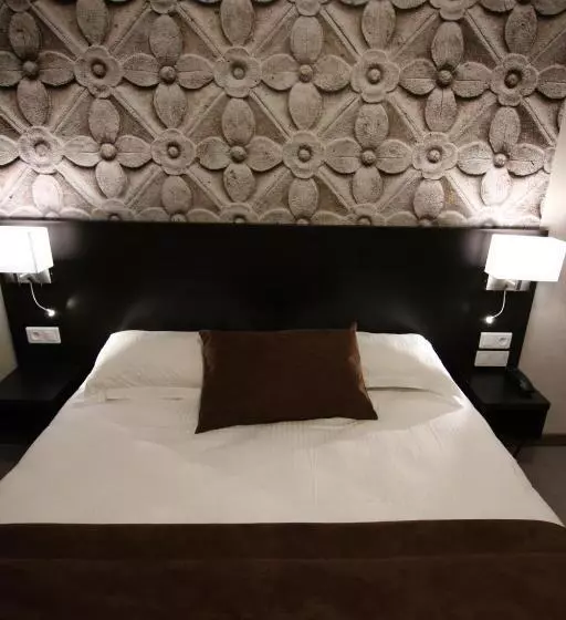 Classic Kolmen Hengen Huone, Logis Hôtel La Chambre D Amiens