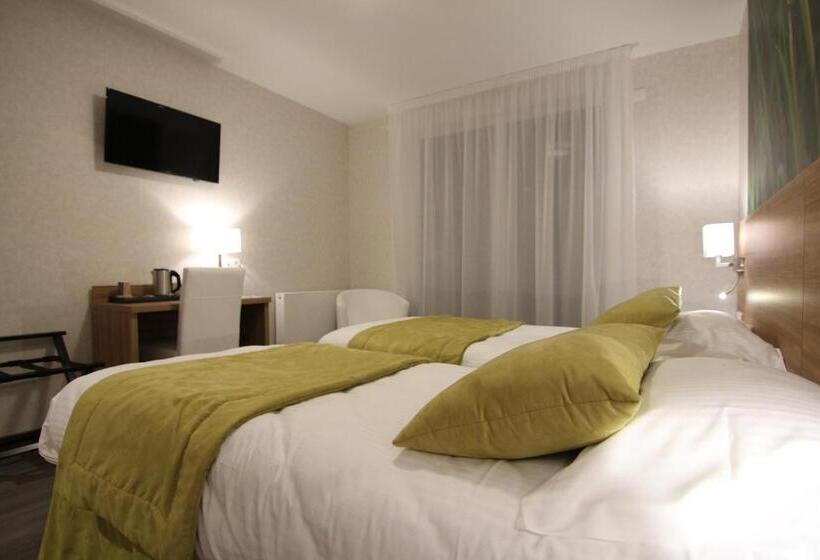 חדר סטנדרט עם מרפסת, Logis Hôtel   La Chambre D Amiens