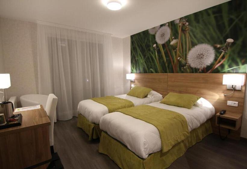 חדר סטנדרט עם מרפסת, Logis Hôtel   La Chambre D Amiens