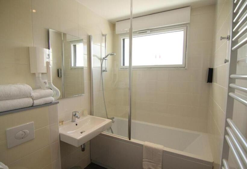 חדר סטנדרט עם מרפסת, Logis Hôtel   La Chambre D Amiens