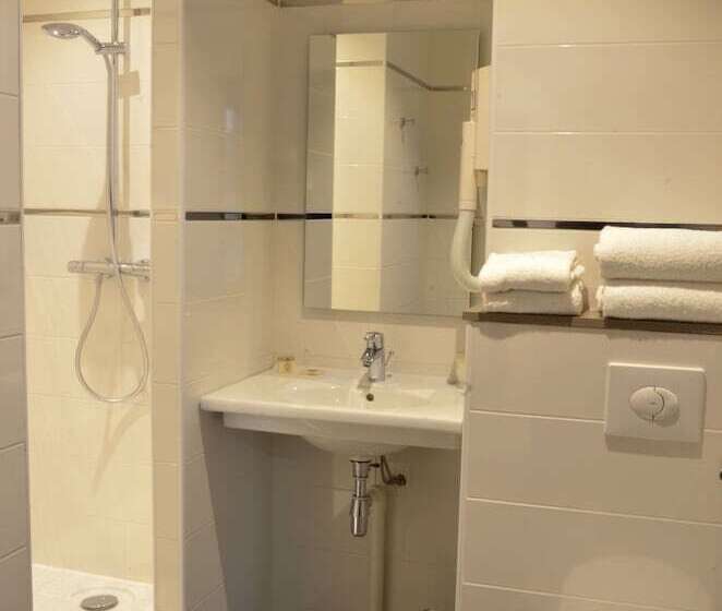 חדר סטנדרט עם מרפסת, Logis Hôtel   La Chambre D Amiens