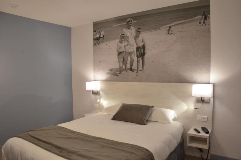 חדר סטנדרט עם מרפסת, Logis Hôtel   La Chambre D Amiens