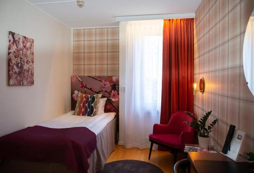 标准单人间, Skogshem & Wijk