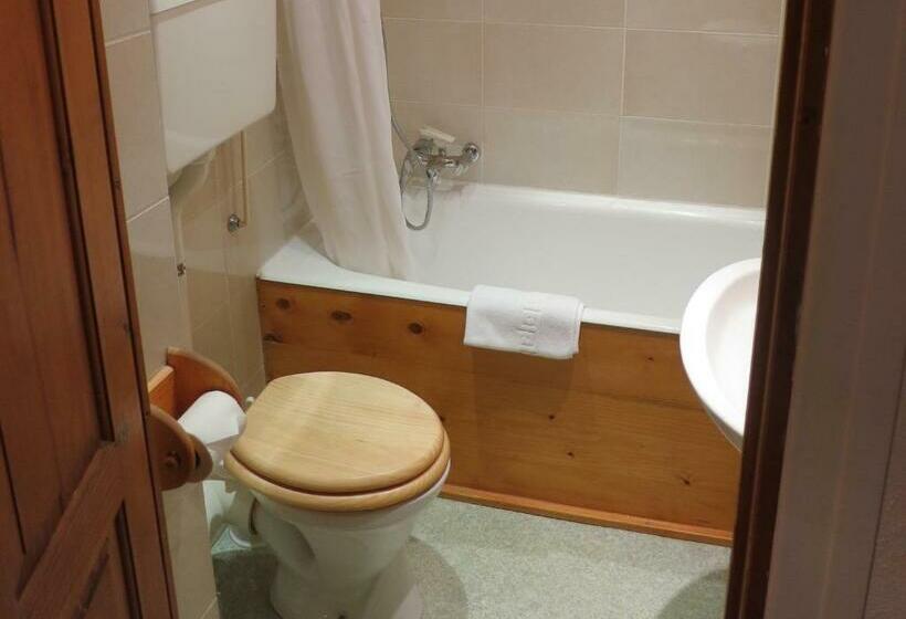 غرفة قياسية ثلاثية, Hôtel Sylvana