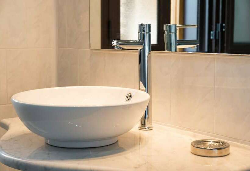 غرفة ديلوكس ثلاثية, Villa Costes