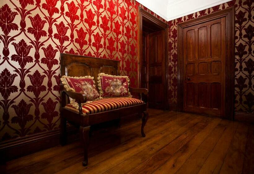 Quarto Familiar, Parc Le Breos House