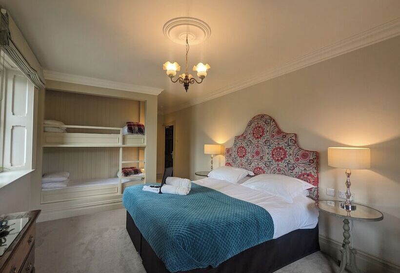 Quarto Familiar, Parc Le Breos House