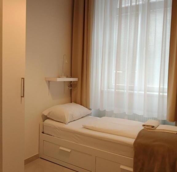 Economy Triple Room, Ch Luka Budget