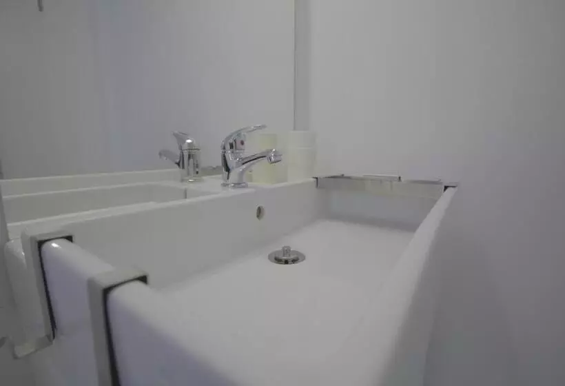 Economy Triple Room, Ch Luka Budget