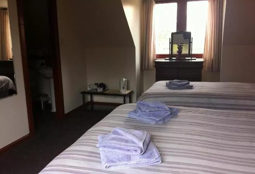 اتاق خانوادگی, The Factor S Inn & Factor S Cottage