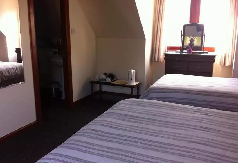 اتاق خانوادگی, The Factor S Inn & Factor S Cottage