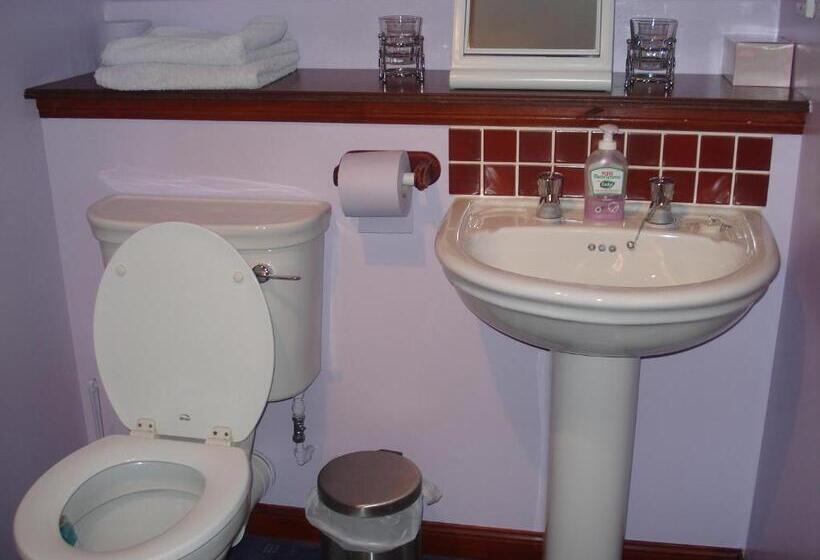 اتاق خانوادگی, The Factor S Inn & Factor S Cottage