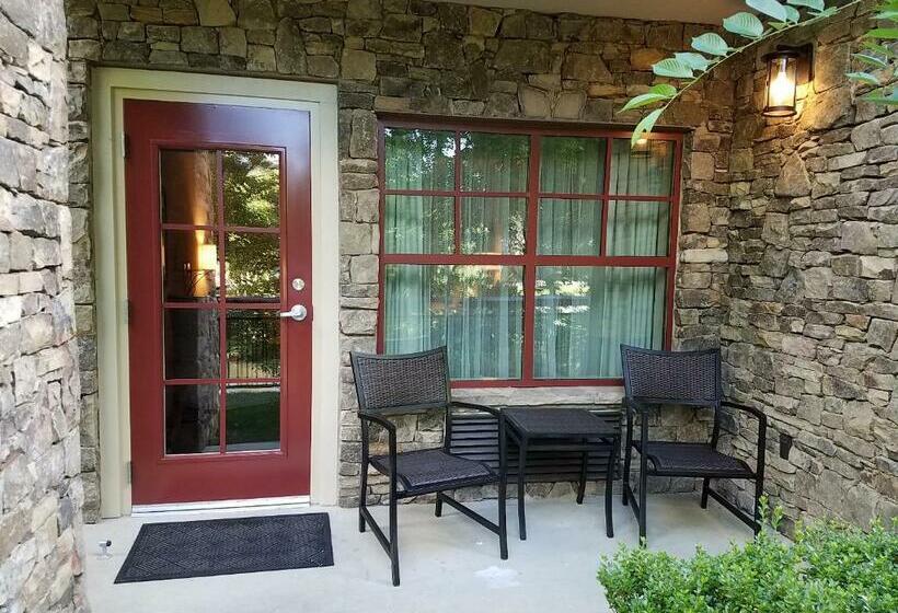 标准间带江景, Black Fox Lodge Pigeon Forge, Tapestry Collection By Hilton