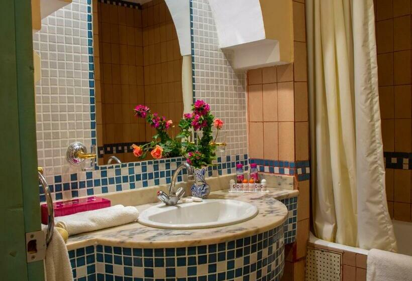 اتاق استاندارد سه نفره, Chems Le Tazarkount