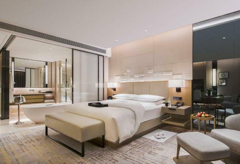 キングサイズベッドのデラックスルーム, Chengdu Marriott Hotel Financial Centre