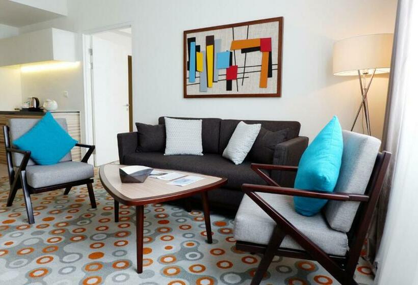 جناح جونيور, Fairfield By Marriott Surabaya