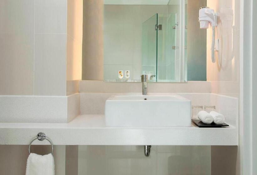 جناح جونيور, Fairfield By Marriott Surabaya