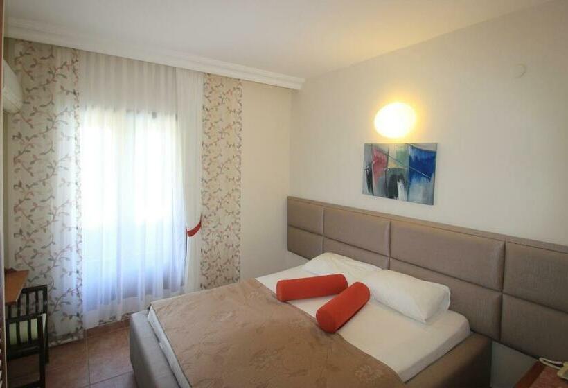 اتاق استاندارد با بالکن و چشمانداز دریا, Ford