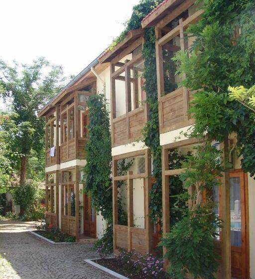 اتاق استاندارد با بالکن و چشمانداز دریا, Ford