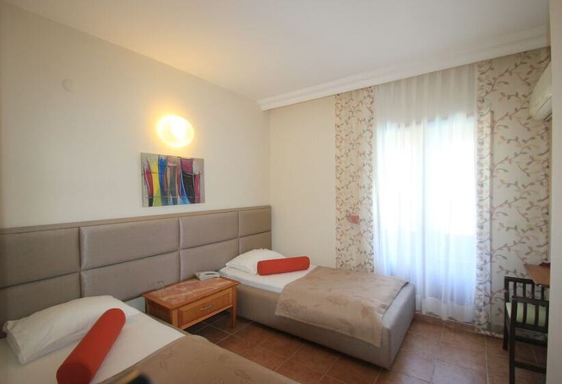 اتاق استاندارد با بالکن و چشمانداز دریا, Ford