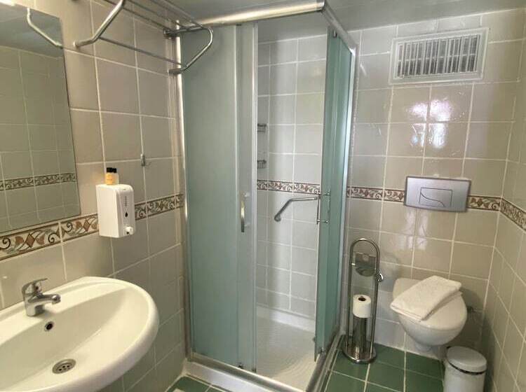 اتاق خانوادگی, Ford