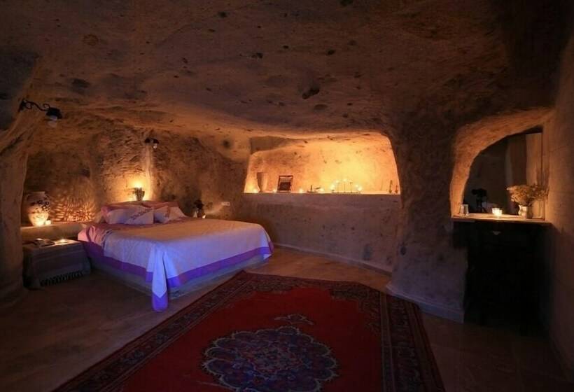 سوئیت با وان آب گرم, Jerveni Cave