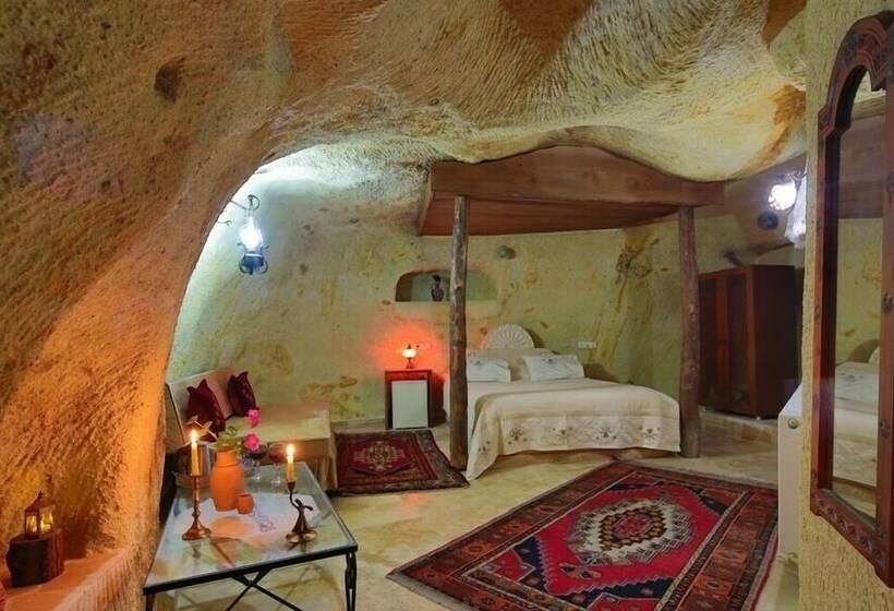 سوئیت با وان آب گرم, Jerveni Cave