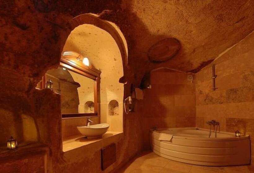 سوئیت با وان آب گرم, Jerveni Cave