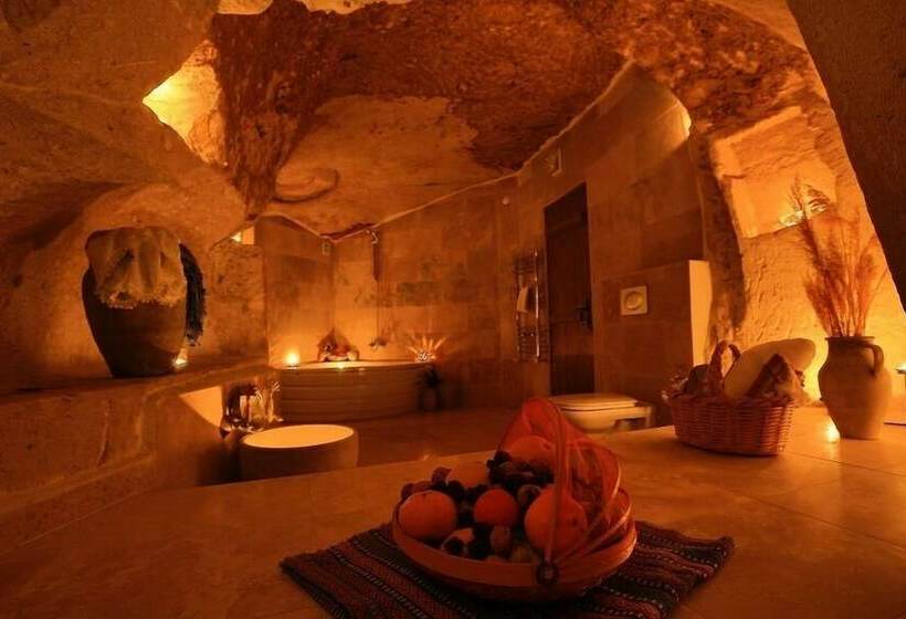 سوئیت با وان آب گرم, Jerveni Cave