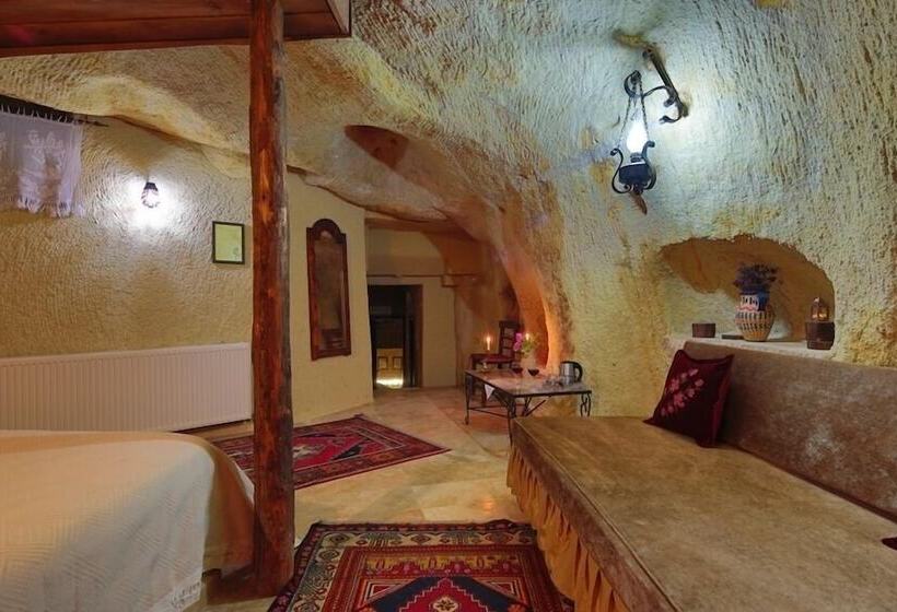 سوئیت با وان آب گرم, Jerveni Cave