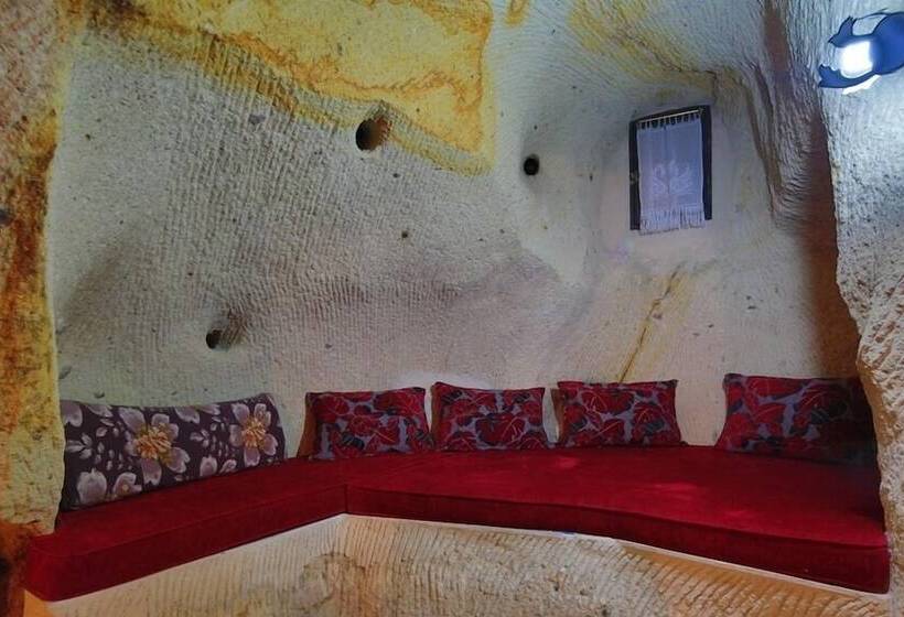 سوئیت با وان آب گرم, Jerveni Cave