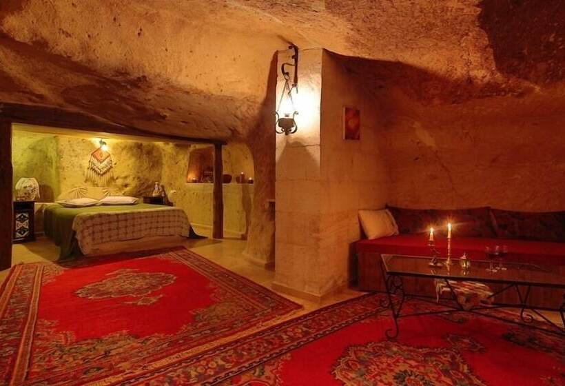 سوئیت با وان آب گرم, Jerveni Cave