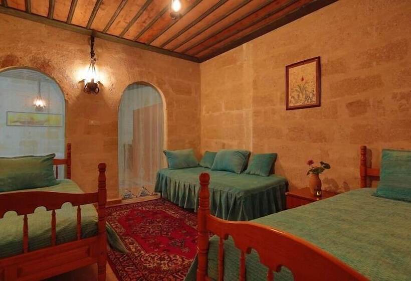 اتاق خانوادگی, Jerveni Cave